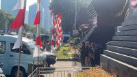 Puluhan Massa Gelar Aksi di Polda Metro Jaya, Minta Kasus Dugaan Malapraktik Diusut Tuntas