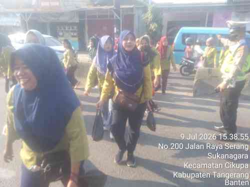 IMG-20260711-WA0044 AIPTU Asep Kusheri Laksanakan PECAK Sore Hari, Wujudkan Kamseltibcar Lantas di Jalan Raya Serang Cikupa