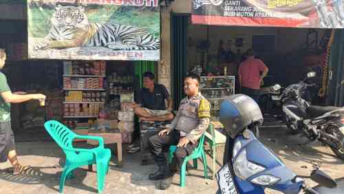 Bhabinkamtibmas Desa Sukanagara Sambangi Warga, Perkuat Kemitraan dan Sosialisasikan Layanan Call Center 110