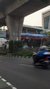 Tidak Ada Korban Jiwa, JPO Kapten Tendean Rusak Berat Akibat Tabrakan Truk Crane
