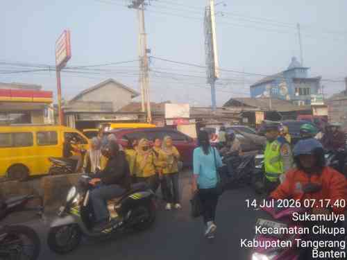 IMG-20260714-WA0025 Personel Lantas Polsek Cikupa Laksanakan PECAK Pagi, Wujudkan Kamseltibcar di Simpang Columbus PT Cingluh