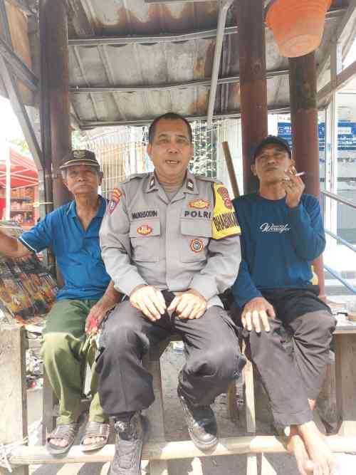 Bhabinkamtibmas Polsek Cikupa Pererat Kemitraan dengan Warga Melalui Sambang Kamtibmas di Desa Sukadamai
