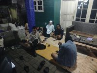 Bhabinkamtibmas Polsek Cikupa Aktifkan Siskamling Bersama Warga, Perkuat Kamtibmas di Desa Cibadak