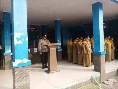 Bhabinkamtibmas Desa Talaga Jadi Pembina Upacara di SMPN 1 Cikupa, Edukasi Pelajar Cegah Bullying, Tawuran, dan Judi Online