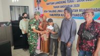 Pastikan Tepat Sasaran, Babinsa Koramil 0908-02/Muara Badak Kawal Penyaluran BLT Dana Desa