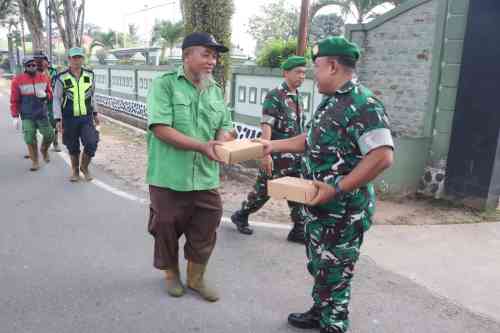 WhatsApp Image 2026-07-03 at 10.07.49 Jum'at Berkah, Kodim 0908/Bontang Wujudkan Kepedulian Melalui Aksi Berbagi