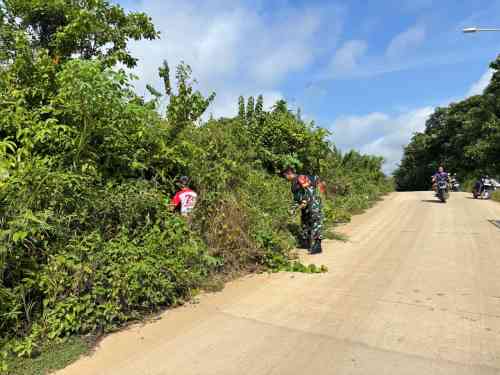WhatsApp Image 2026-07-03 at 12.39.19 (1) Wujudkan Lingkungan Sehat, Babinsa dan Warga Kompak Gelar Gotong Royong