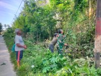 Aksi Nyata Babinsa, Gotong Royong Bersihkan Lingkungan dan Perbaiki Lampu Jalan di Desa Kersik