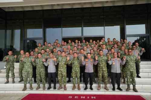 WhatsApp Image 2026-07-13 at 17.22.49 Panglima TNI Terima Kunjungan Silaturahmi Kapolri, Pererat Solidaritas TNI-Polri