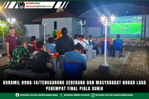 foto website (3) Koramil 0906-14/Tenggarong Seberang dan Masyarakat Nobar Laga Perempat Final Piala Dunia