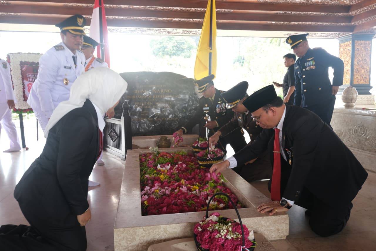 Dandim 0808/Blitar Ikuti Upacara HUT RI Ke-81 Dan Ziarah Nasional Di Makam Bung Karno