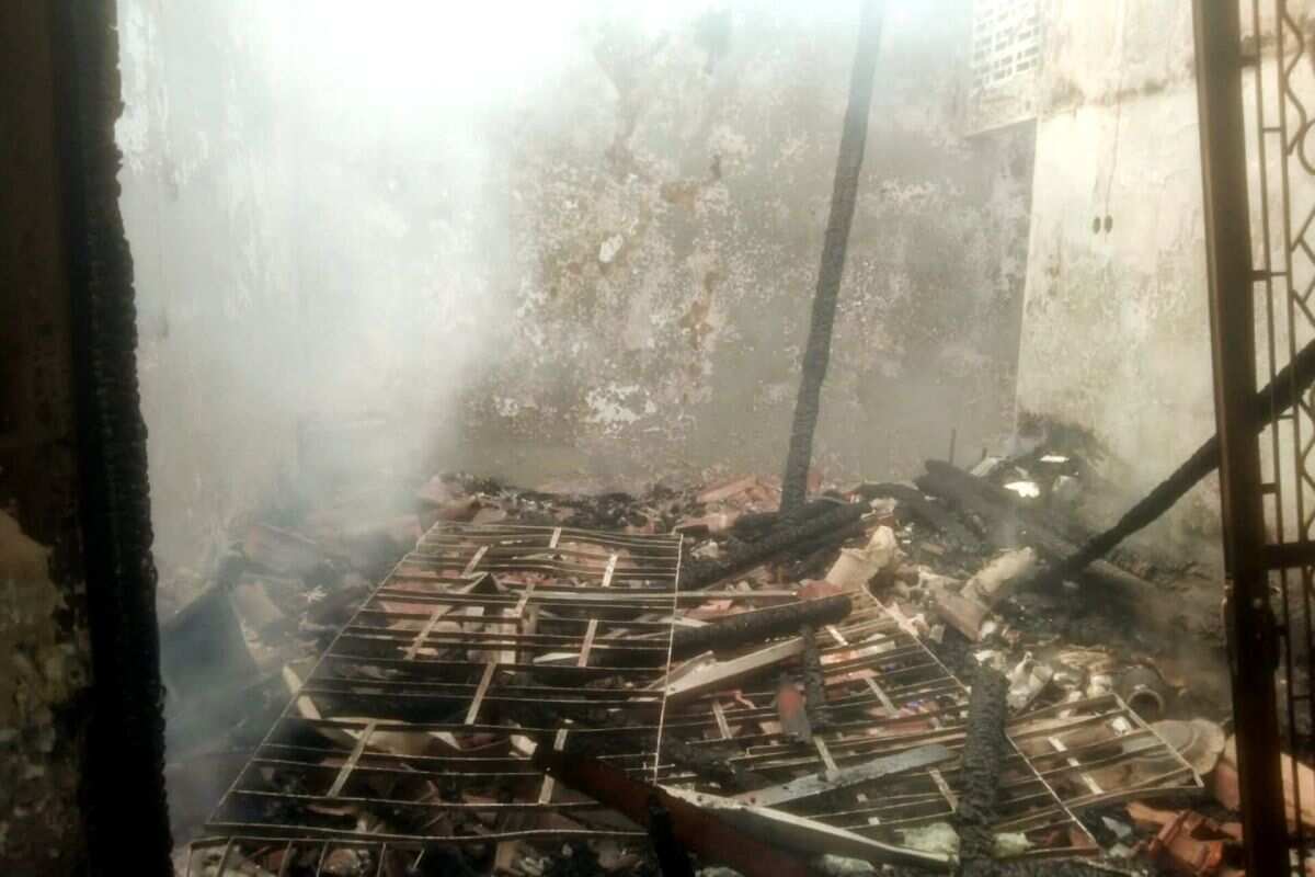 Kebakaran Menghanguskan Dua Rumah Di Pondok Labu