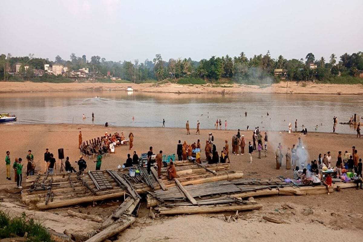 Tantangan Distribusi BBM di Kalimantan Akibat Sungai Surut
