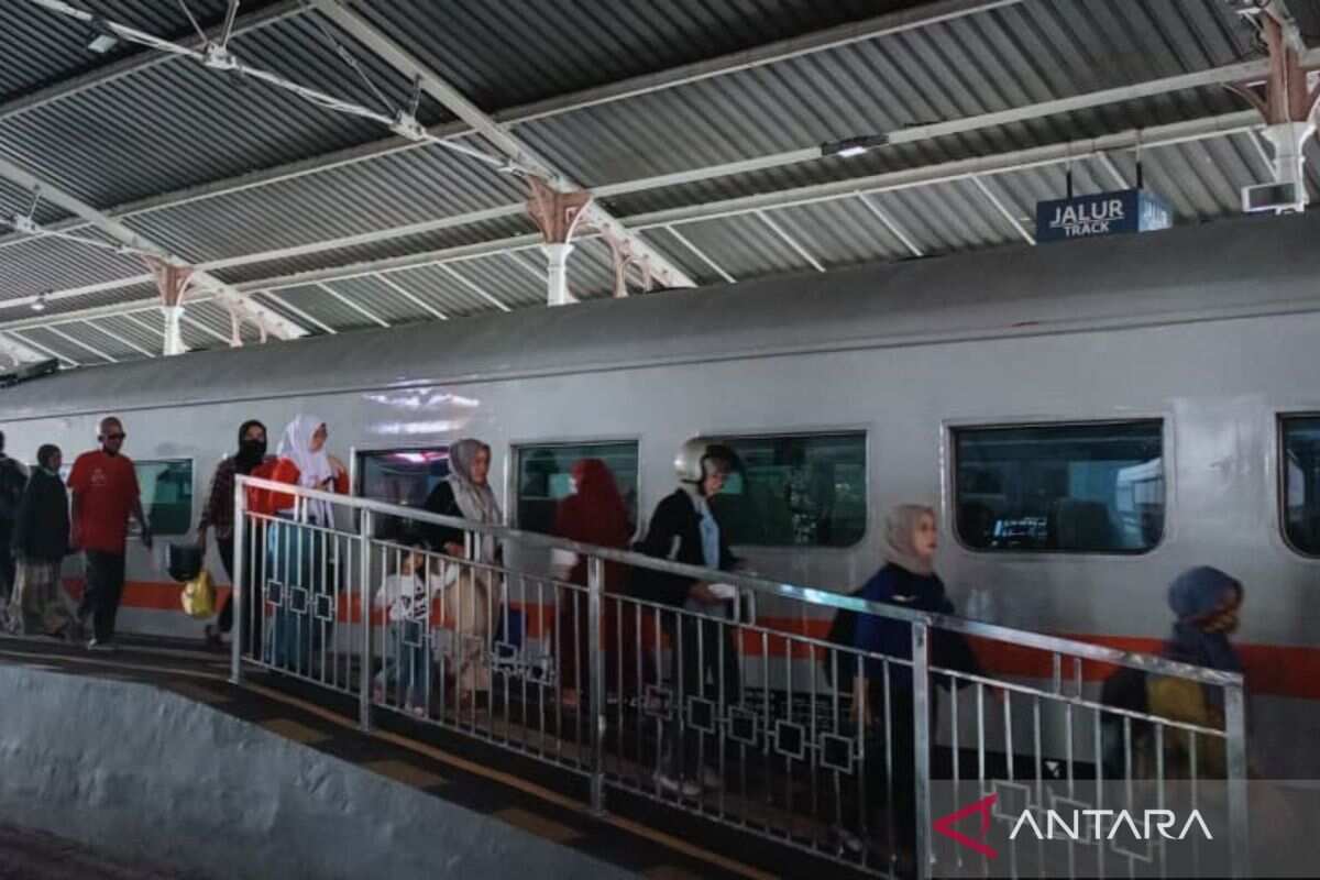 Stasiun Sidoarjo layani 7.003 pelanggan saat libur Maulid Nabi Stasiun Sidoarjo layani 7.003 pelanggan saat libur Maulid Nabi
