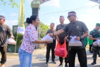 Jum'at Berkah Kodim 0908/Bontang, Tebar Kepedulian Hadirkan Senyum dan Terima Kasih Masyarakat