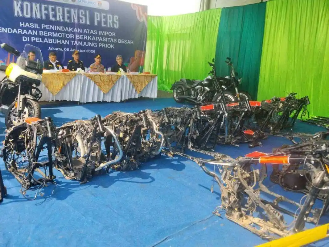 IMG-20260805-WA0085 Modus Suku Cadang Terbongkar, Bea Cukai Ungkap Penyelundupan Motor Besar di Pelabuhan Tanjung Priok