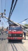Enam Tiang PLN Roboh di Jalan Raya Manyar Gresik, Diduga Terdampak Proyek Pelebaran Jalan