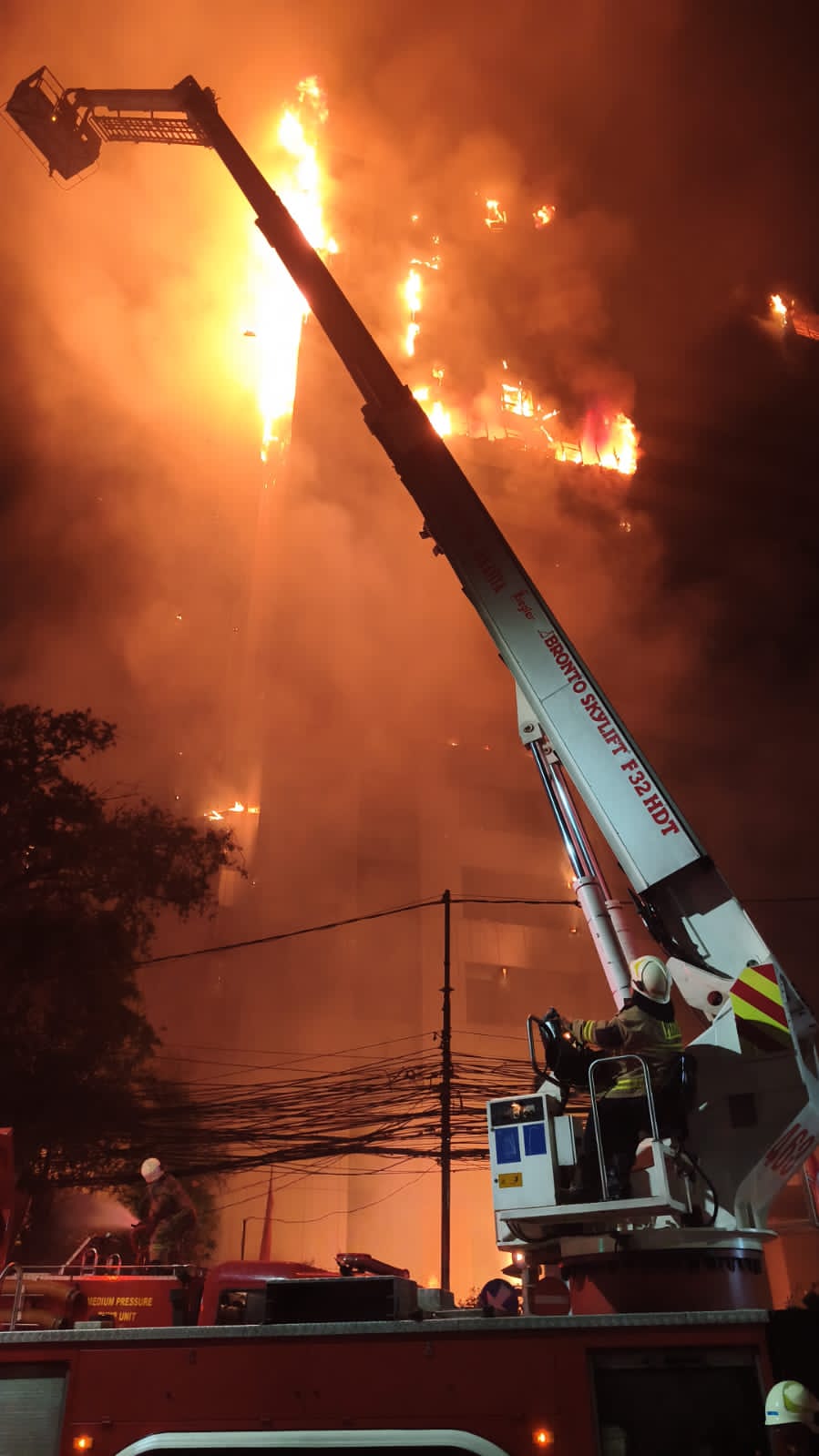 IMG-20260808-WA0068 Api Hanguskan Gedung Bapenda DKI di Jalan Abdul Muis, 195 Petugas Dikerahkan Padamkan Kebakaran