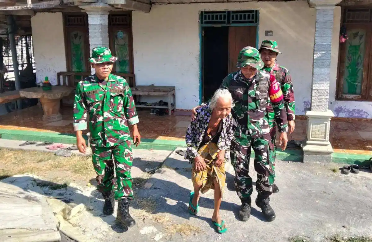 IMG-20260808-WA0076 Sentuhan Kasih di Kesongo: Saat Satgas TMMD 129 Bojonegoro Merangkul Mbah Kasidah Menatap Rumah Baru Anak Tercinta