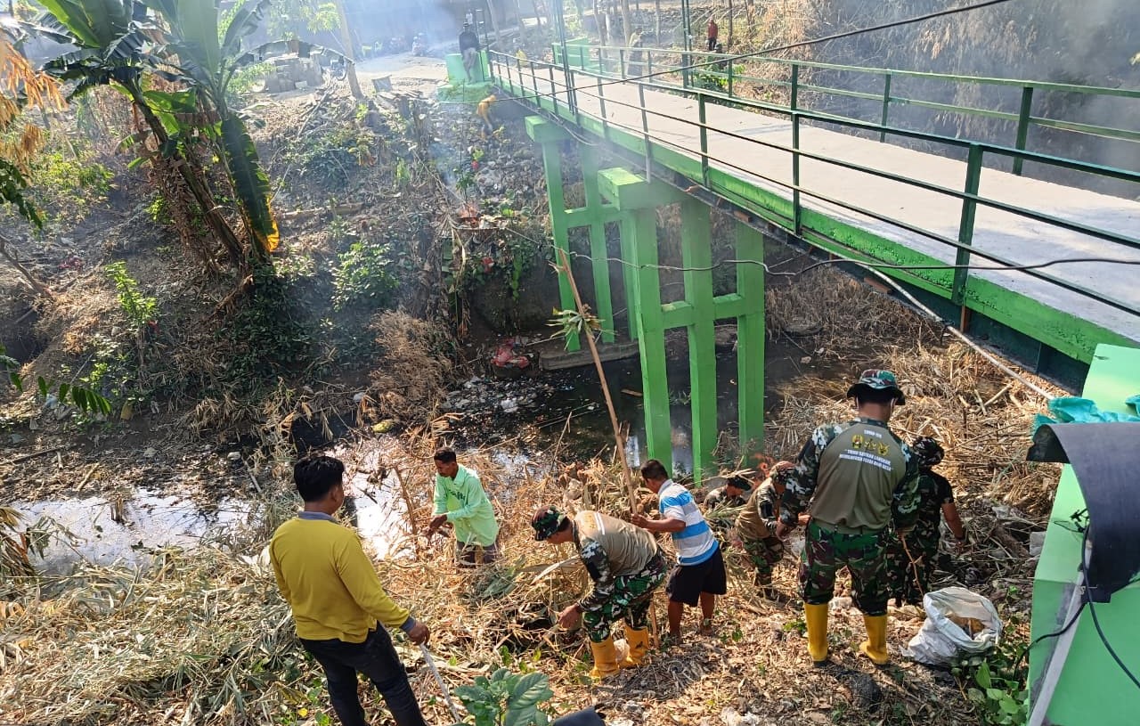 IMG-20260809-WA0099 Cerita Satgas TMMD 129 Bojonegoro Rajut Kebersamaan di Jembatan Brang Etan