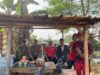 Bhabinkamtibmas Polsek Cikupa Monitoring Pertandingan Sepak Bola Antar-RT Sambut HUT RI ke-81 di Kelurahan Bunder