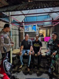 Bhabinkamtibmas Desa Cikupa Bersama Warga Laksanakan Satkamling, Wujudkan Kamtibmas Kondusif