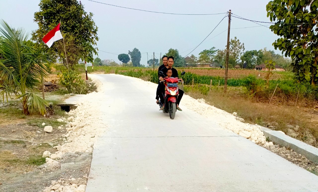 IMG-20260812-WA0002 Akses Mulus, Ekonomi Terakselerasi: Jalan Cor Beton TMMD 129 Bojonegoro di Kedungpandan Tuntas 100 Persen
