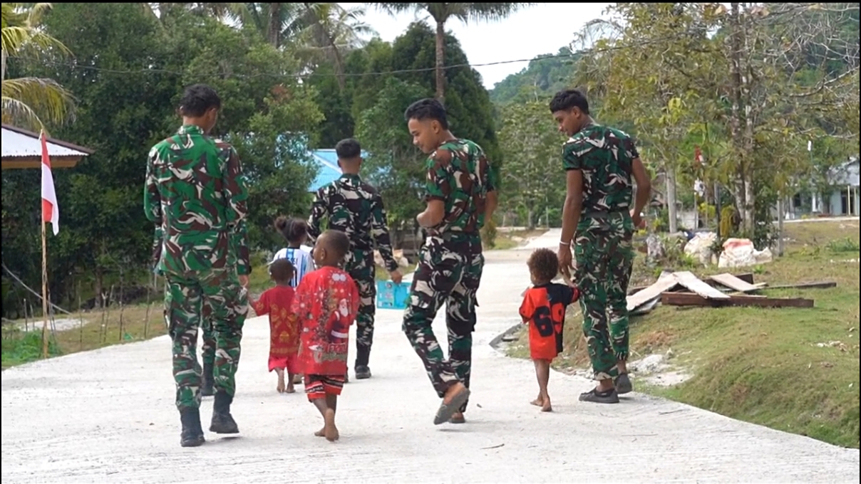IMG-20260812-WA0057 Senyum Anak-Anak Warnai Hasil Pembangunan Jalan Cor 250 Meter TMMD Ke-129 di Kampung Sesor