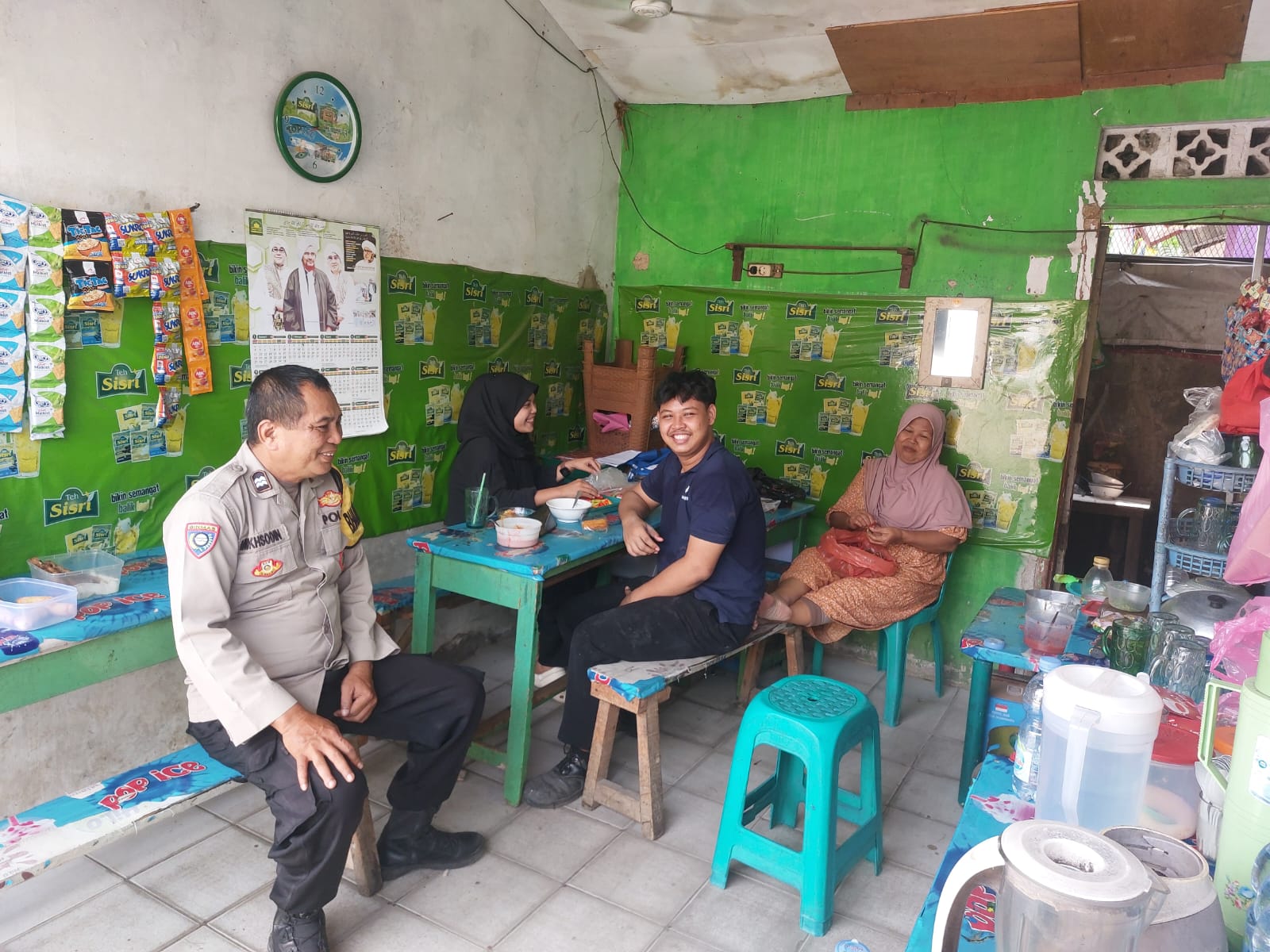 IMG-20260812-WA0065 Bhabinkamtibmas Polsek Cikupa Sambangi Warung Warga, Serap Aspirasi dan Perkuat Kamtibmas