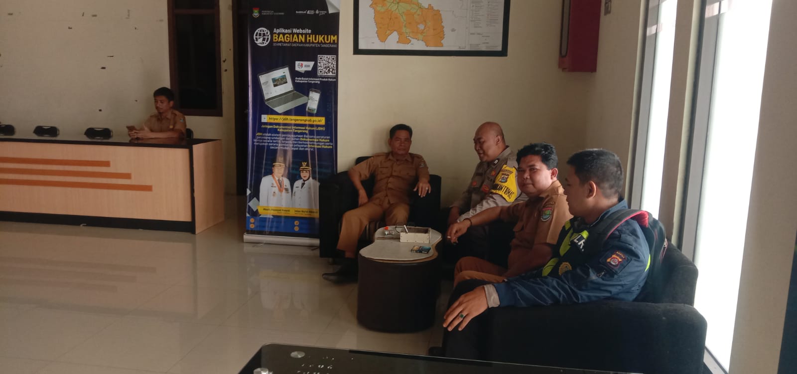 IMG-20260812-WA0086 Aiptu Rukmono Sambangi Kantor Desa Budimulya, Sosialisasikan Layanan Kepolisian 110