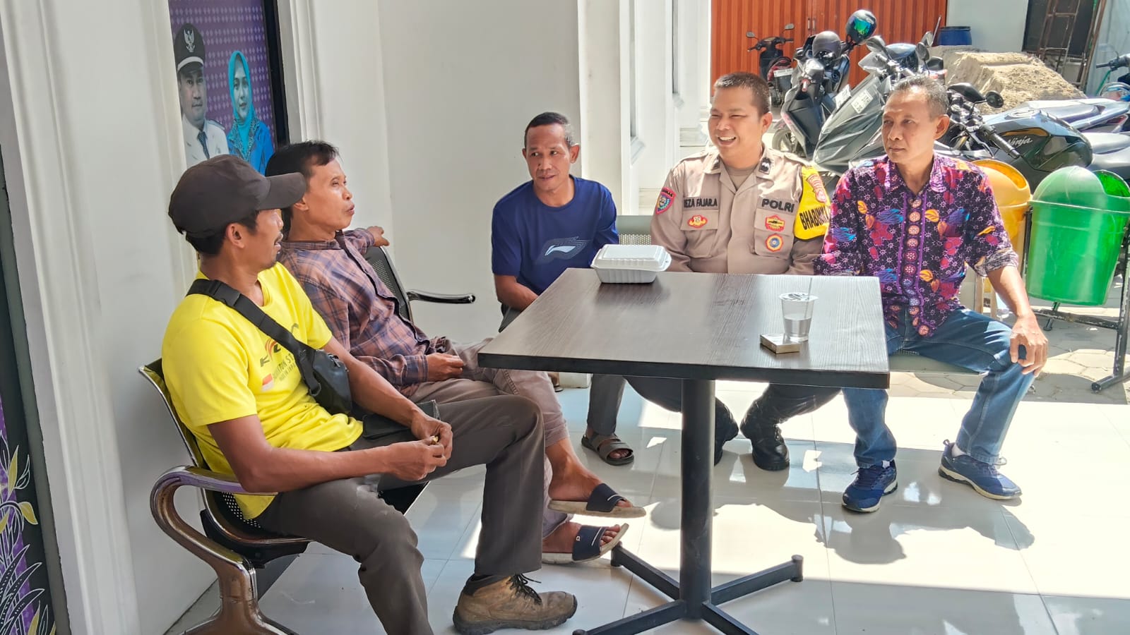IMG-20260812-WA0095 Ngariung Sambil Jaga Kampung, Bhabinkamtibmas Desa Bojong Ajak Warga Cegah Karhutla