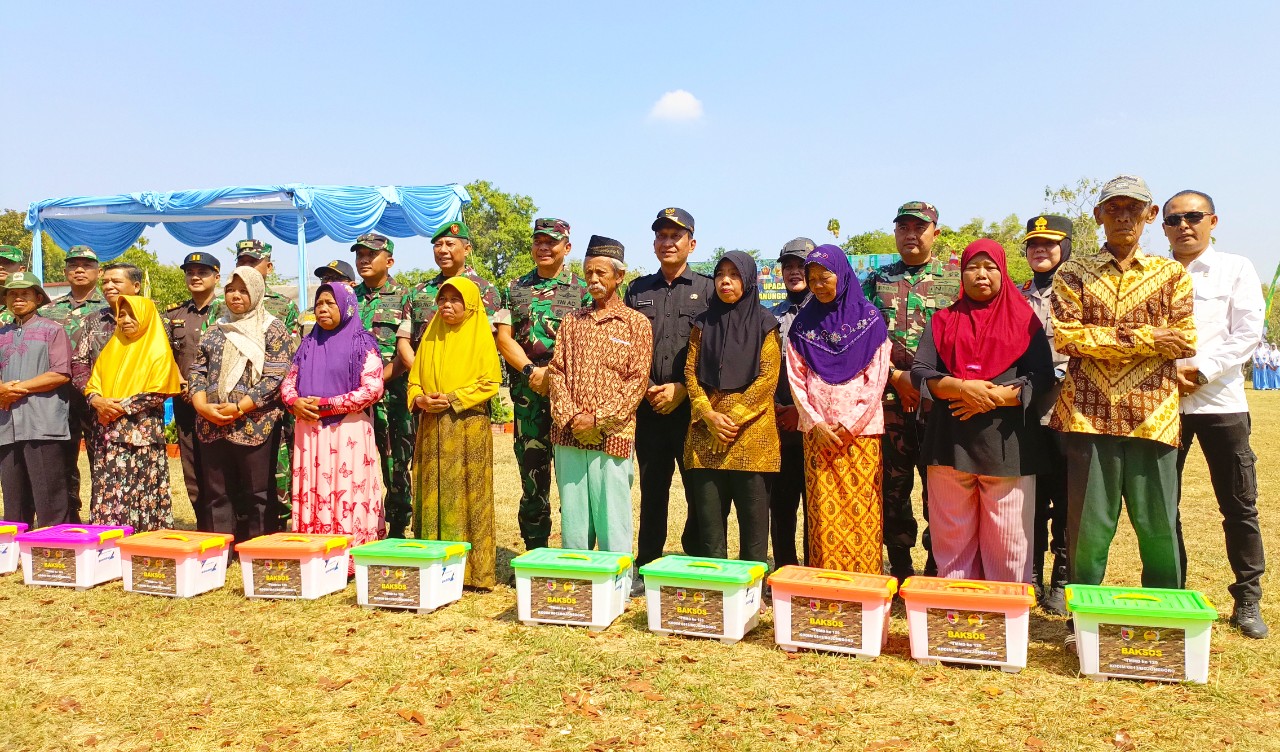 IMG-20260813-WA0020 Penutupan TMMD ke-129 di Kesongo Bojonegoro Diwarnai Aksi Sosial Sembako