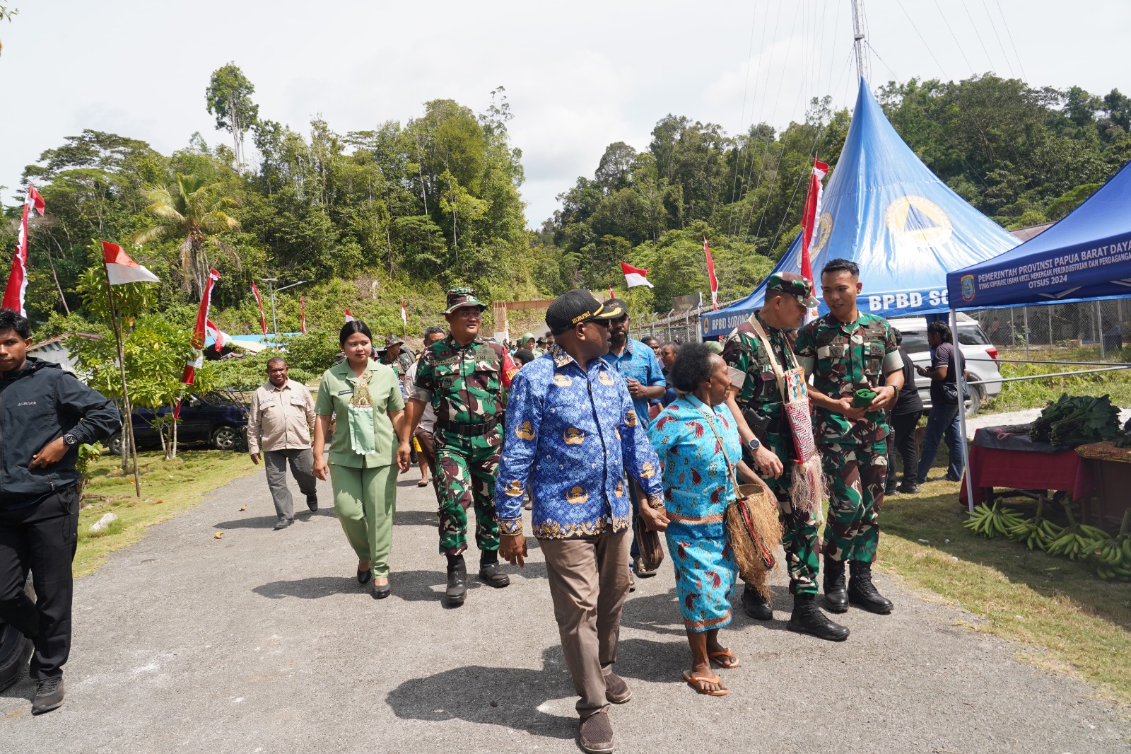 IMG-20260813-WA0050 UMKM Persit KCK Cabang XVI Ramaikan Penutupan TMMD Ke-129, Hasil Kebun Mama-Mama Sesor Jadi Produk Unggulan