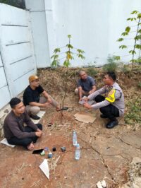 Bhabinkamtibmas Kelurahan Sukamulya Sambangi Warga, Sampaikan Pesan Kamtibmas dan Program Poliran