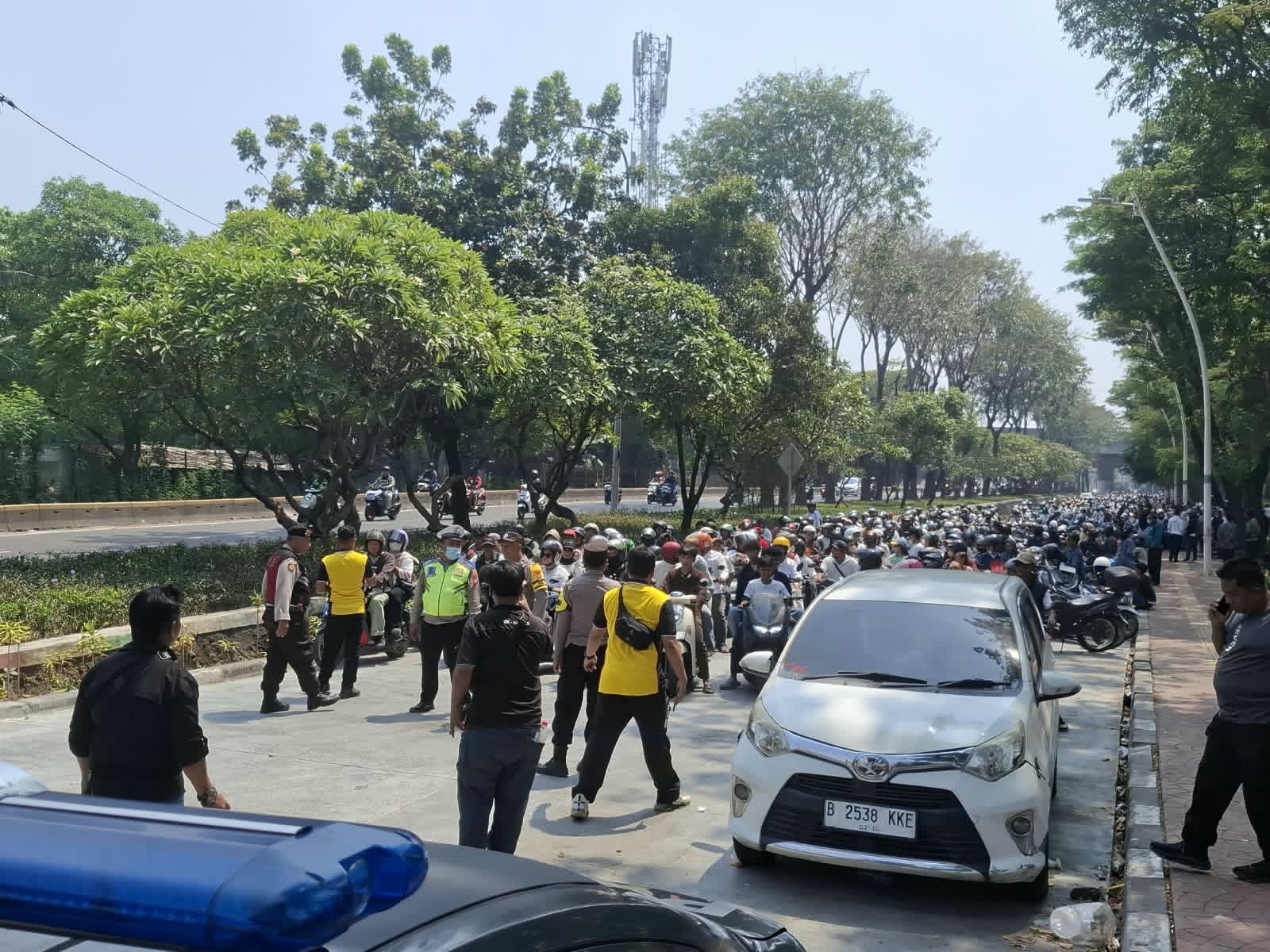 IMG-20260814-WA0108 Ratusan Kendaraan Simpatisan Gerindra Bertolak ke DPR/MPR RI, Situasi Keberangkatan Berjalan Kondusif