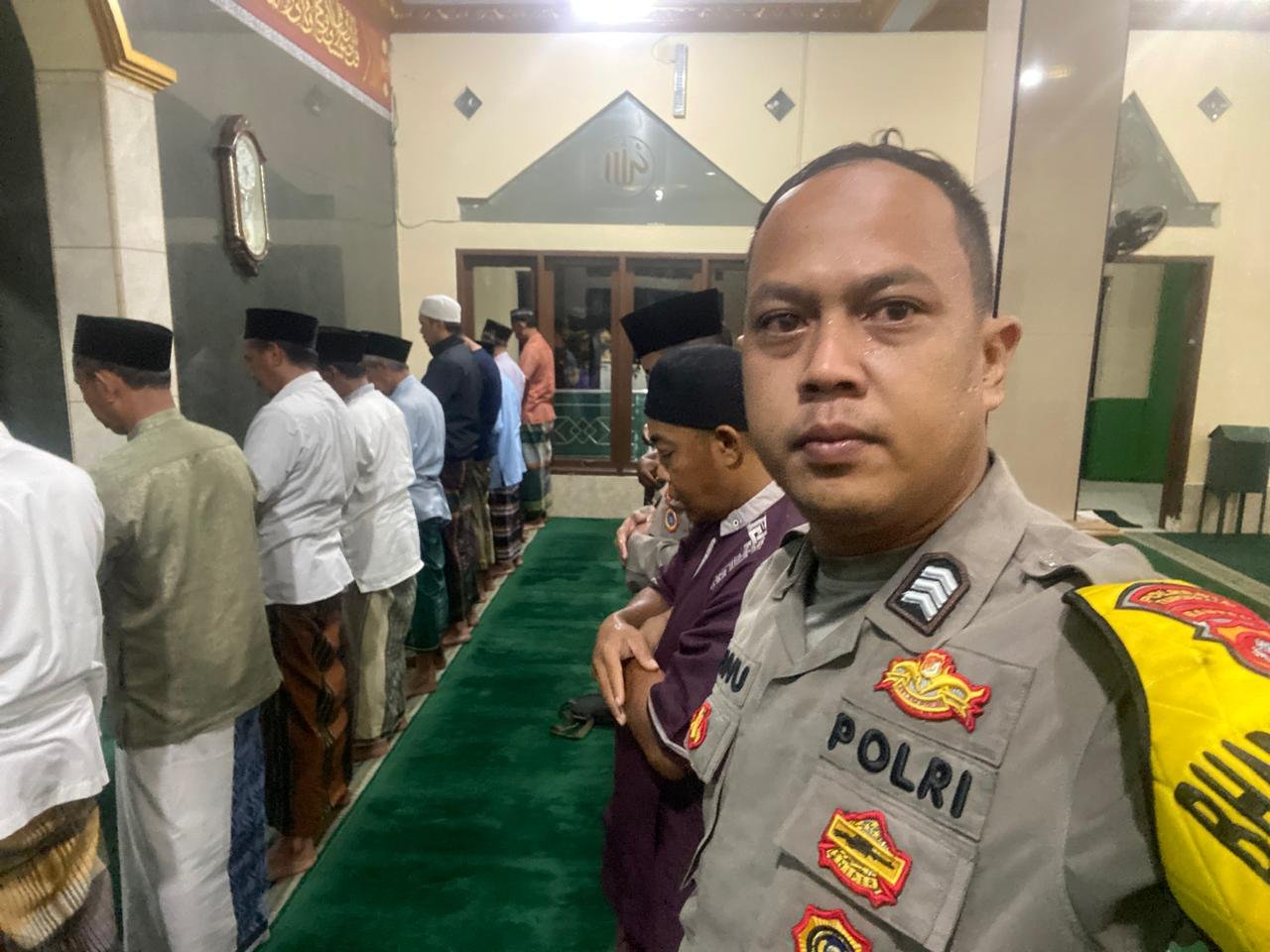 IMG-20260814-WA0126 Bhabinkamtibmas Polsek Cikupa Perkuat Silaturahmi Warga melalui Program Subuh Keliling