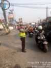 AIPTU Asep Kusheri Aktif Atur Lalin Pagi, Arus Kendaraan di Jalan Raya Serang Cikupa Ramai Lancar