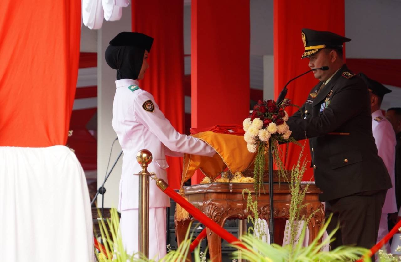 IMG-20260817-WA0018 Berlangsung Khidmat: Dandim Bojonegoro Pimpin Upacara Penurunan Bendera HUT ke-81 RI