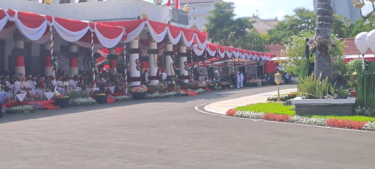 IMG-20260817-WA0057 Ribuan Peserta Ikuti Upacara HUT RI Ke-81 di Grahadi, Jawa Timur Teguhkan Semangat Persatuan Bangsa