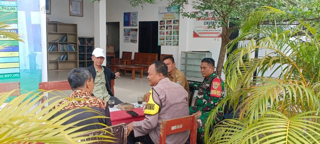 Aipda S. Hamdi Sambangi Warga Desa Cikupa, Perkuat Komunikasi dan Jaga Kamtibmas