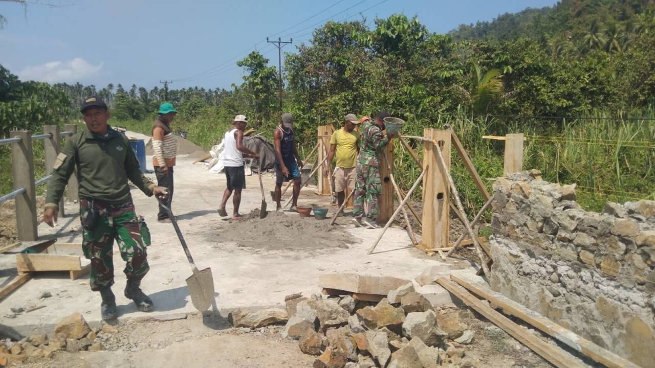 IMG-20260820-WA0348(1) Semangat Gotong Royong, TNI dan Warga Percepat Pembangunan Jembatan Armco di Maidi