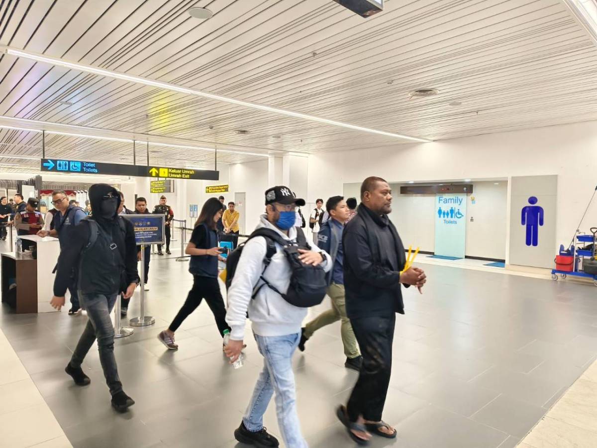 Basri Lewaimang, DPO Kasus Narkoba, Tiba di Soetta Usai Ditangkap di Malaysia