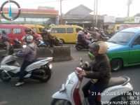 IPTU Udi Muhdi Pimpin PECAK, Atur Lalu Lintas Sore di Jalan Raya Serang Cikupa