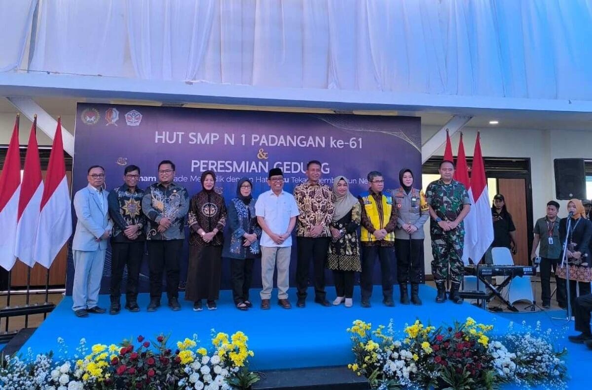IMG-20260822-WA0043 Dandim Bojonegoro Dampingi Menko PMK Hadiri Harlah dan Peresmian Gedung Baru SMPN 1 Padangan