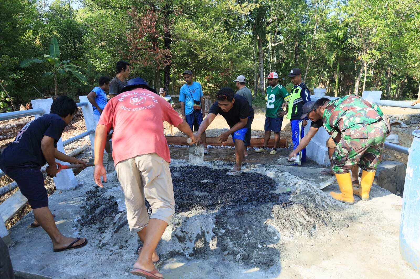 Tanpa Mengenal Lelah, Kodim 1505/Tidore Terus Kebut Pembangunan Jembatan Garuda