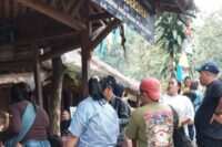 Wisatawan padati permukiman Badui sambil berburu durian ‎