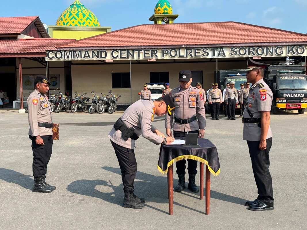 IMG-20260826-WA0025 Kapolresta Sorong Kota Sambut Resmi Lantik AKBP Glenn Roy Molle sebagai Wakapolresta, Ini Pesannya