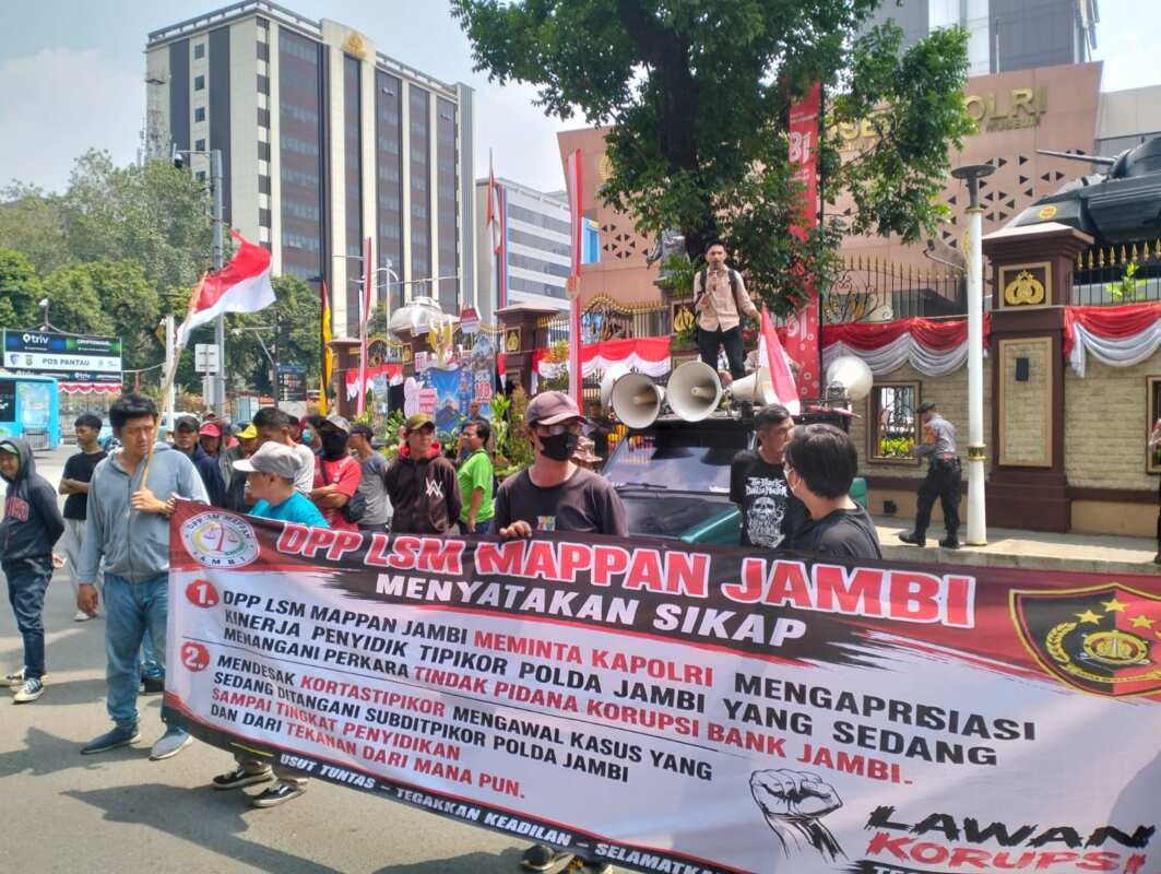 Puluhan Massa GERAM Jambi Aksi di Mabes Polri, Soroti Dugaan Tambang Ilegal hingga Dokumen Batu Bara