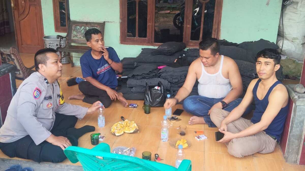 Bhabinkamtibmas Desa Bojong Perkuat Cooling System dan DDS, Serap Aspirasi Warga