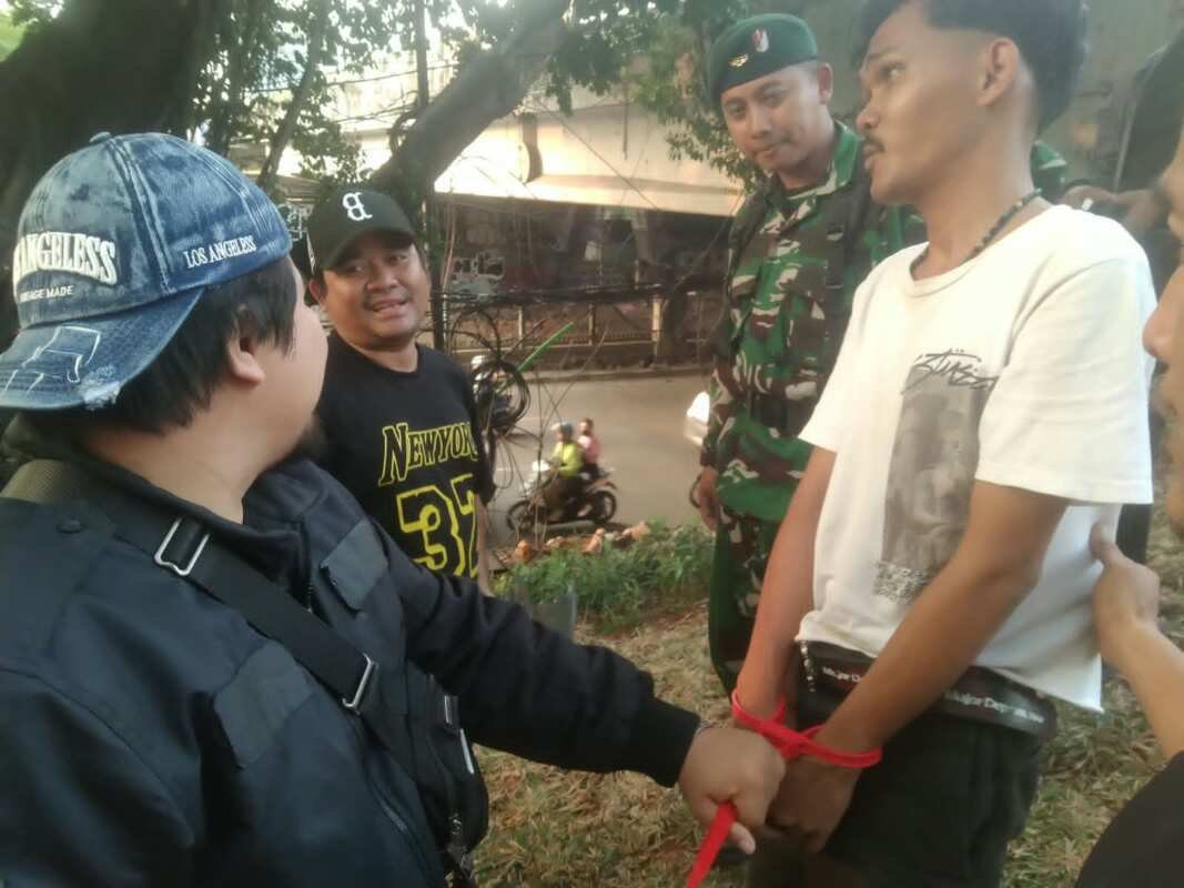 IMG-20260828-WA0082 Pemuda Diamankan Polisi Usai Kedapatan Membawa Sebilah Pedang di Pejompongan